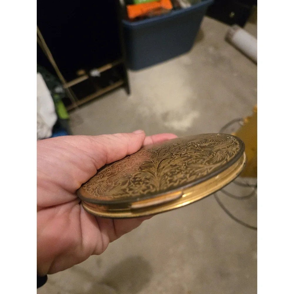 Vintage Compact Gold Tone Round Floral Engraved Powder w/ Mirror & Puff Patina